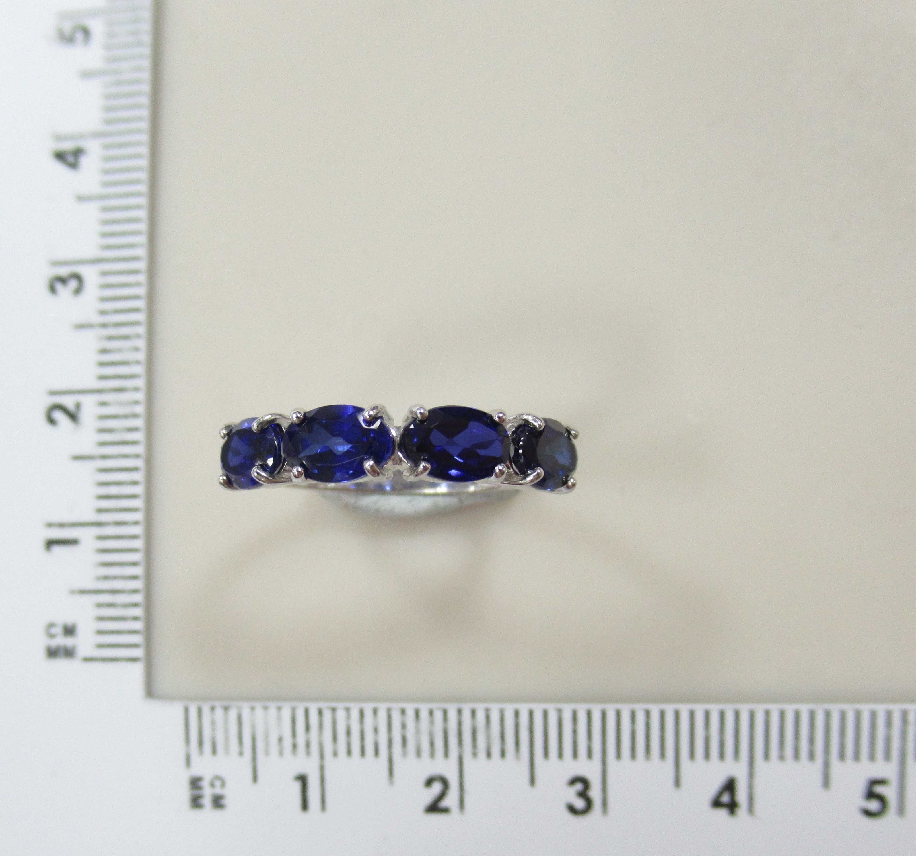 Серебряное кольцо с корундами